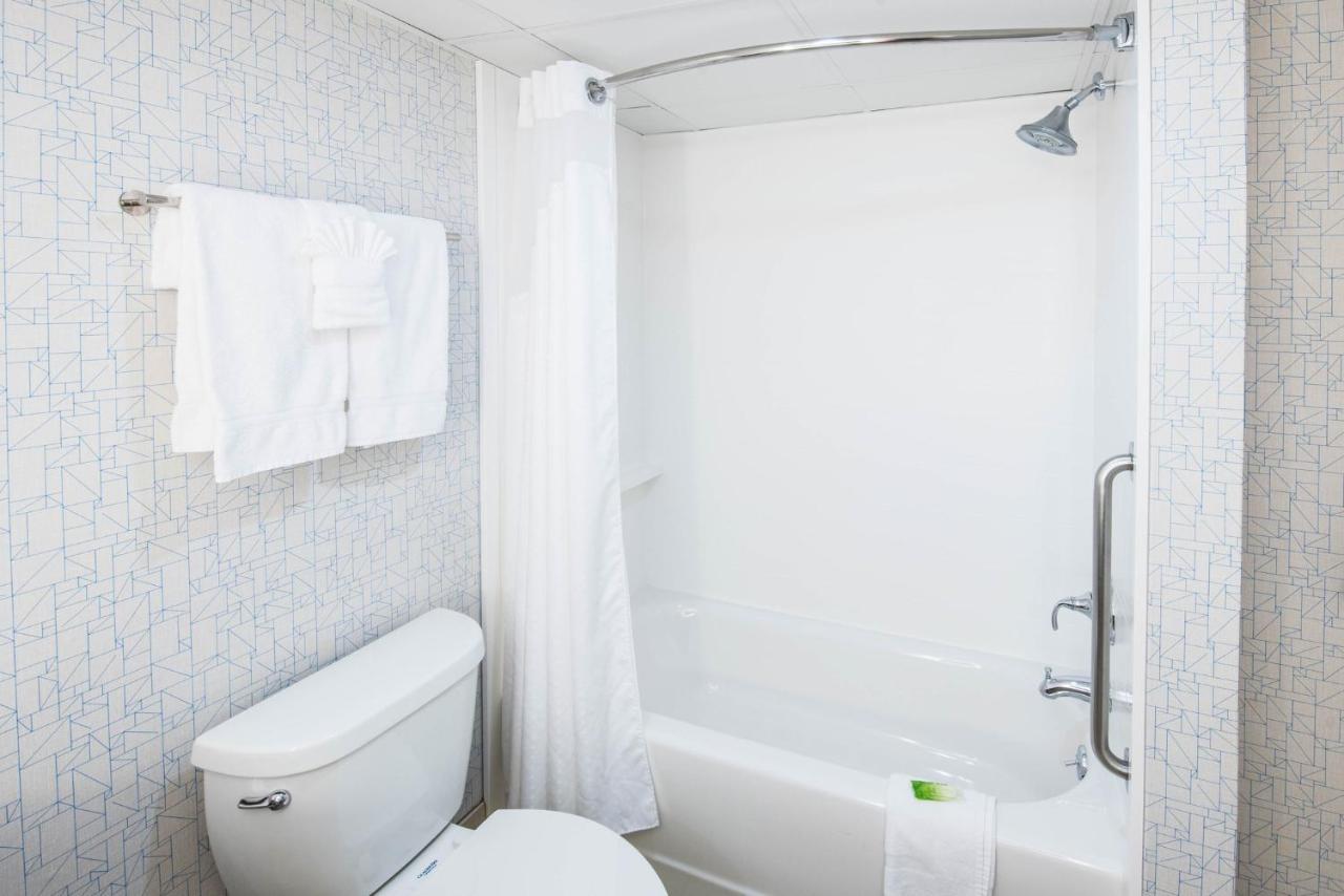 Holiday Inn Express Woodbridge By Ihg Avenel Ngoại thất bức ảnh
