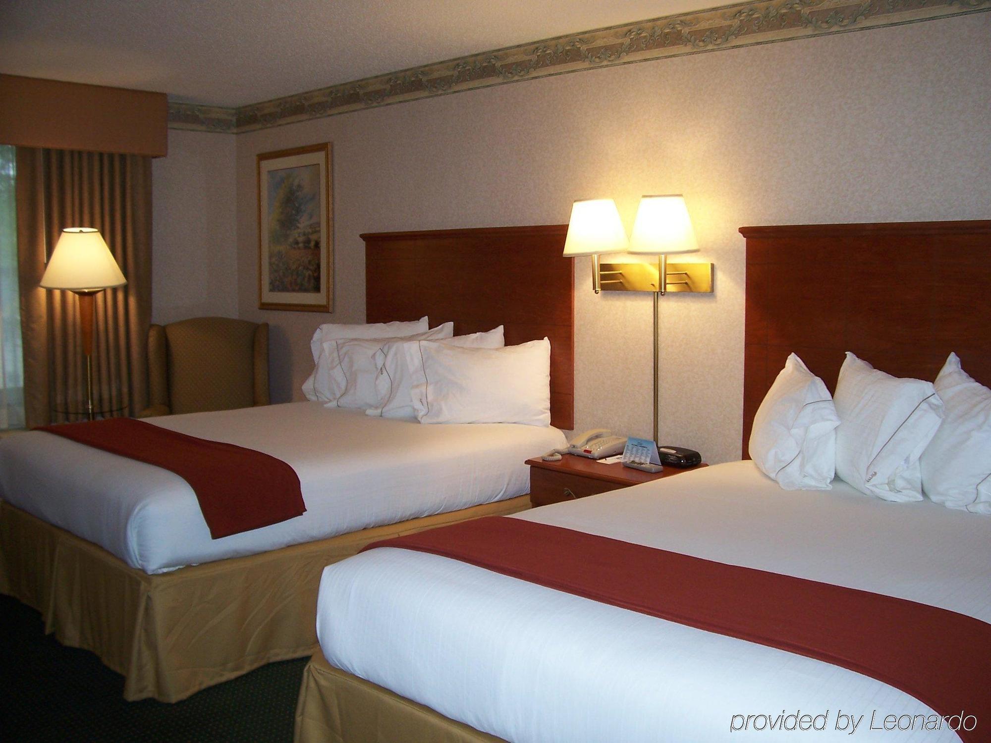 Holiday Inn Express Woodbridge By Ihg Avenel Phòng bức ảnh