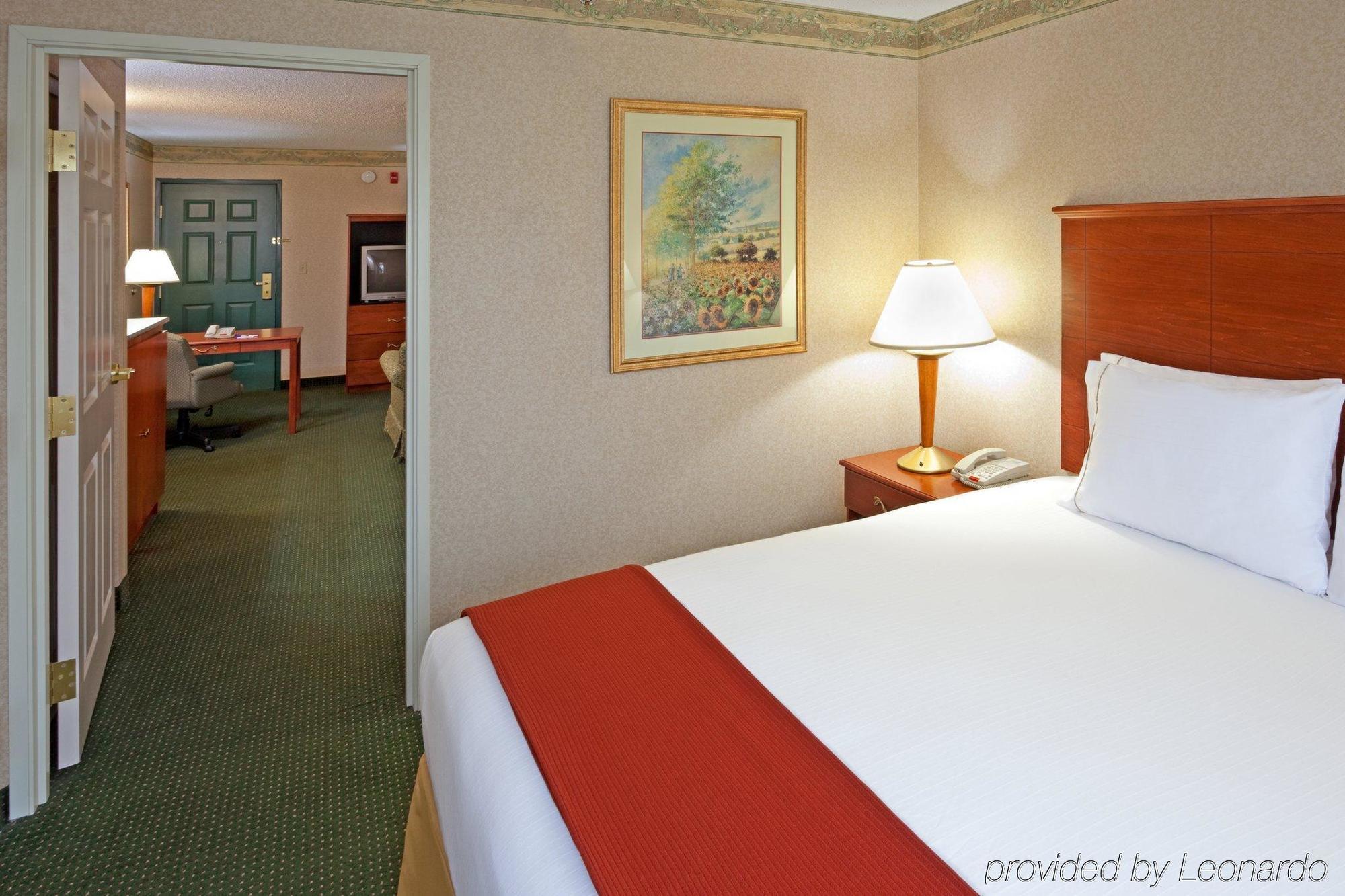 Holiday Inn Express Woodbridge By Ihg Avenel Ngoại thất bức ảnh