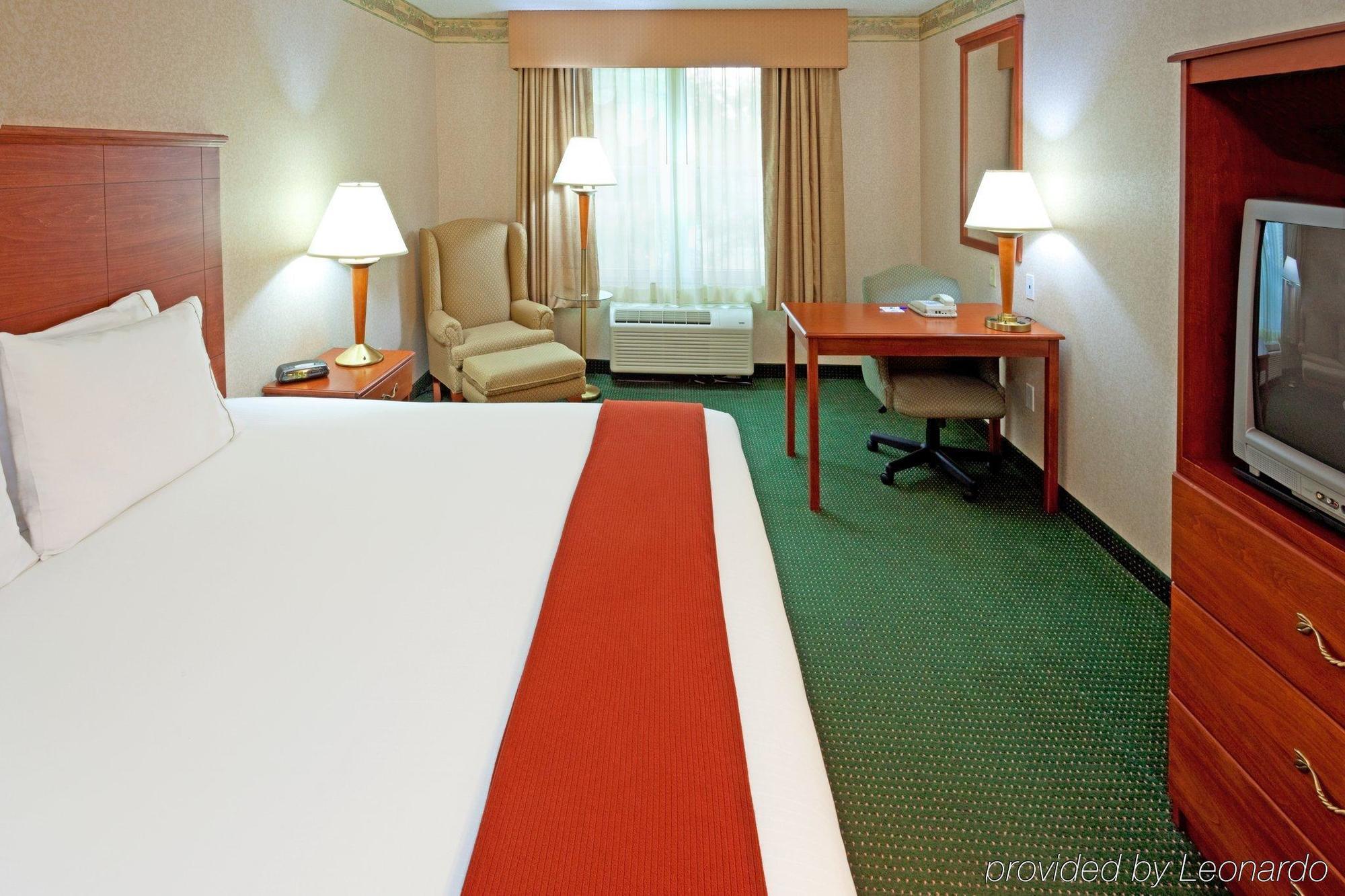 Holiday Inn Express Woodbridge By Ihg Avenel Ngoại thất bức ảnh